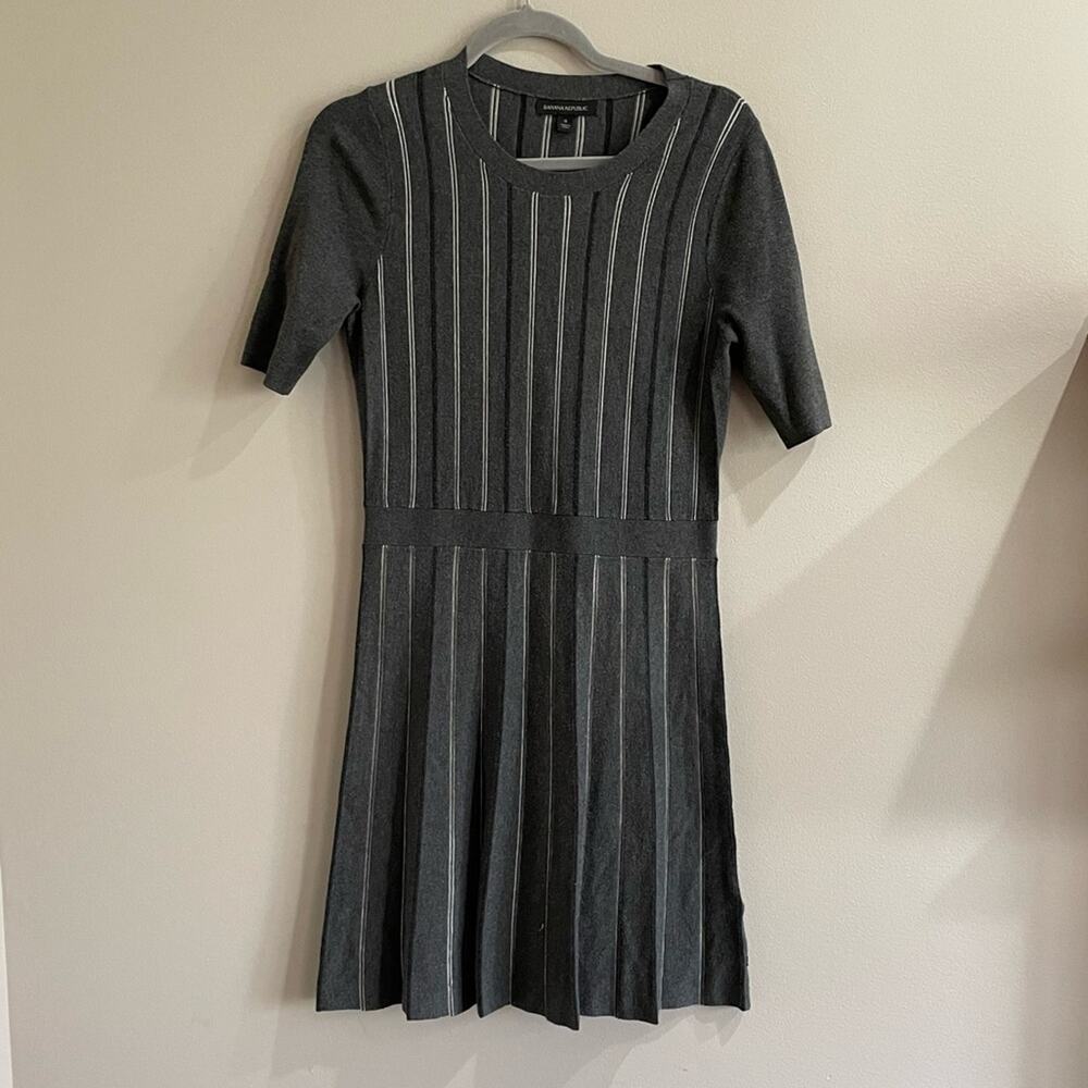Banana Republic‎ Grey Knee Length Knit Dress